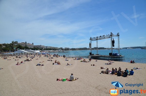 Photo of the public beach on the Croisette in Cannes