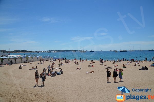 Bucht von Cannes mit dem Strand