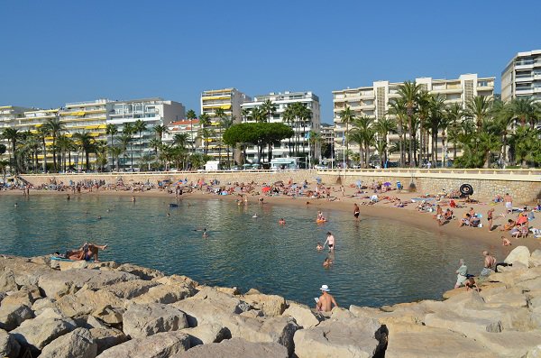 Spiaggia della Croisette a Cannes - diga porto Pierre Canto