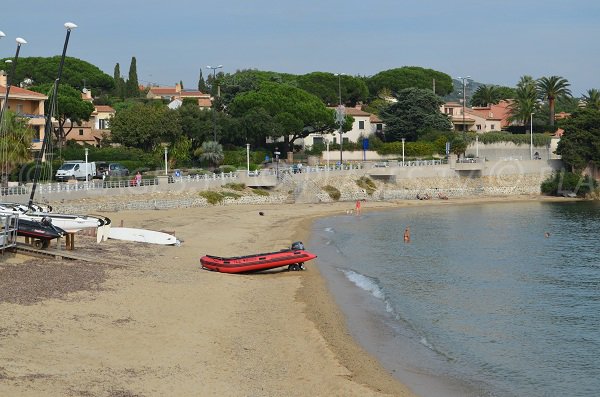 Base nautique sur la plage de la Croisette