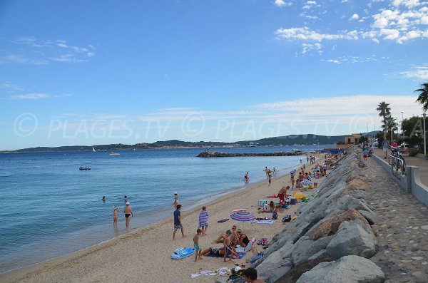 Foto vom Strand La Croisette in Ste Maxime mit Blick auf den Golf von St. Tropez