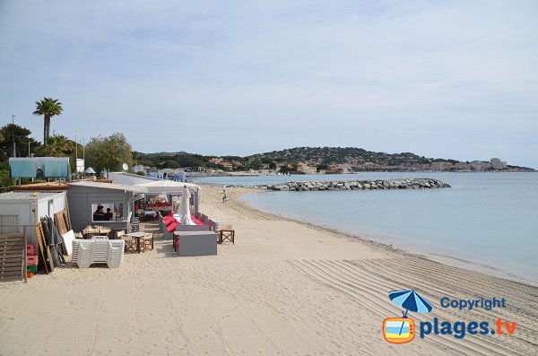 Plage privée sur la plage de la Croisette à Ste Maxime