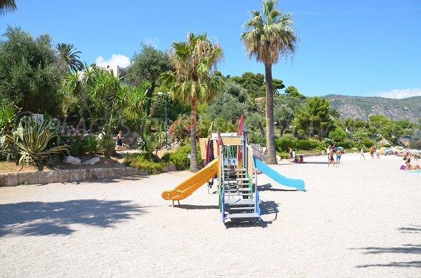 Jeux pour les enfants sur la plage de Saint Jean Cap Ferrat