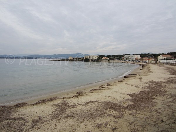 Plage de sable du Cros à Six Fours