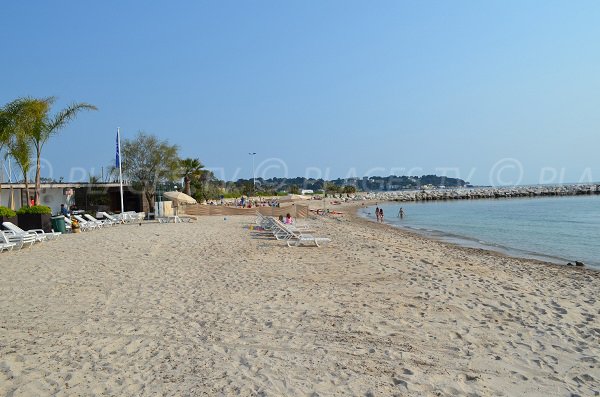 Privatstrand am Anfang des Cap d'Antibes - Les Pêcheurs