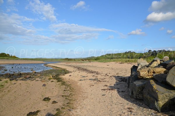 Plage à côté de l'abbaye de Beauport à Paimpol