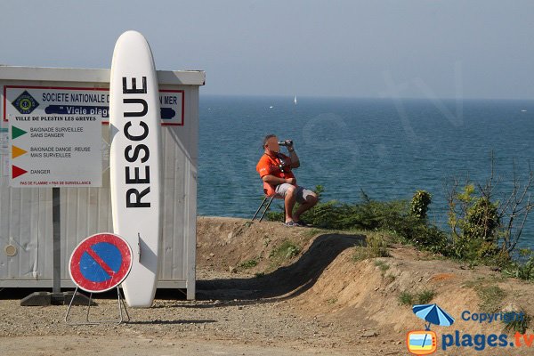 Poste de secours de la plage de Plestin