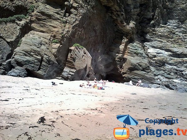 Sand cove with cliffs - Groix island