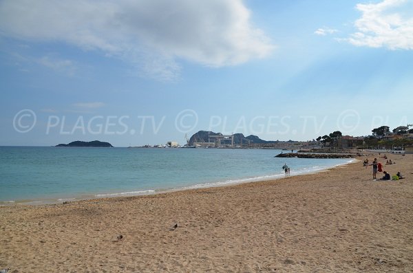 Plage de Cyrnos avec vue sur l'Ile Verte de La Ciotat