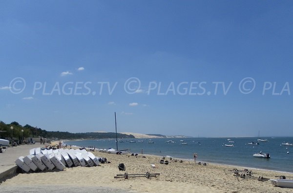 Plage de Daniel Meller à Pyla avec vue sur la dune de Pilat