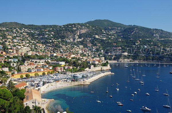 Plage de la Darse dans la rade de Villefranche sur Mer