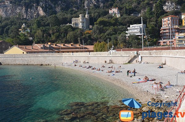 Photo de la plage à côté du port de Villefranche sur Mer