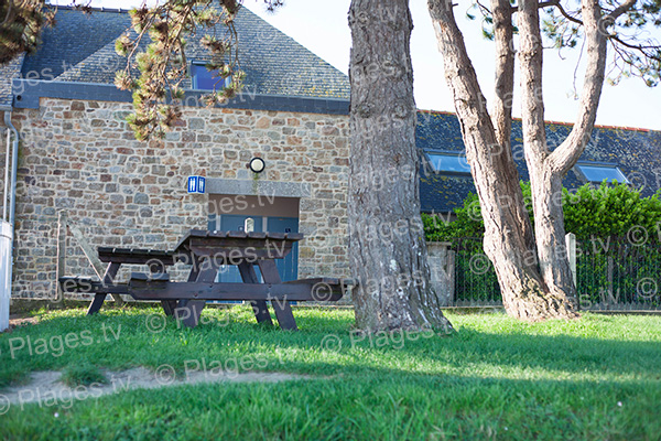 Table de pique-nique sur la Plage de Cherrueix