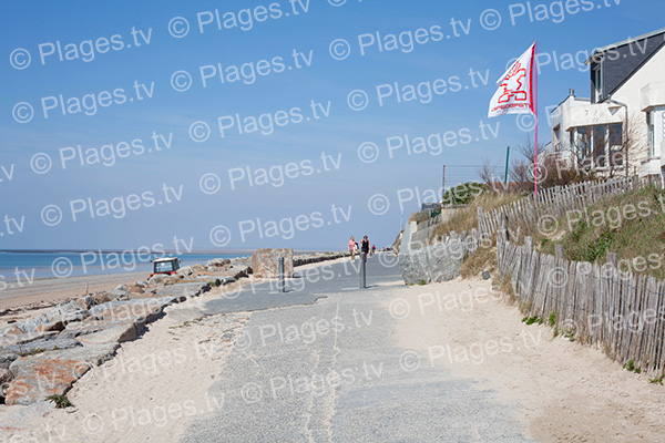 promenade le long de la plage de Coudeville-sur-Mer