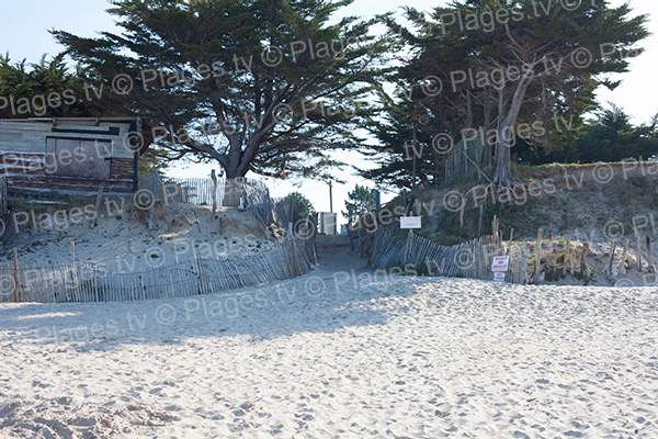 Entrée de la plage depuis la plage