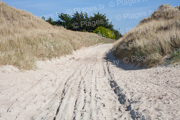 Entrance to Lingreville Beach from the beach.