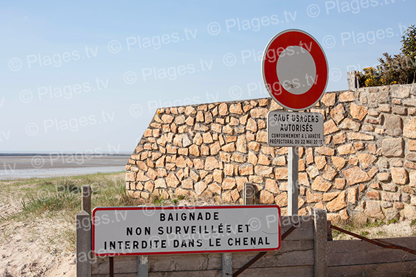 pancarte baignade non surveillée et interdite dans le chenal