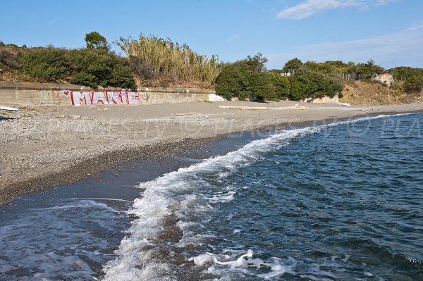 Blick auf den Strand von Fourat in der Anse de Paulilles vom Meer aus