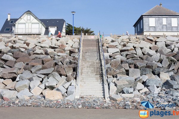 Escaliers de la plage d'Hauteville sur Mer