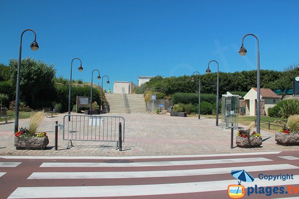 Access to the Digue beach in Sangatte