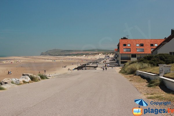 Plage de Wissant avec vue sur le Cap Blanc Nez