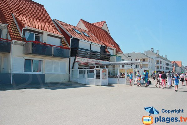 Commerces au centre-ville de Wissant