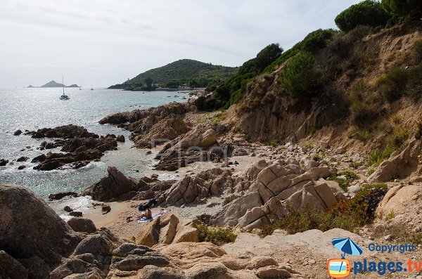 Crique de Dolce Vita avec vue sur les iles sanguinaires