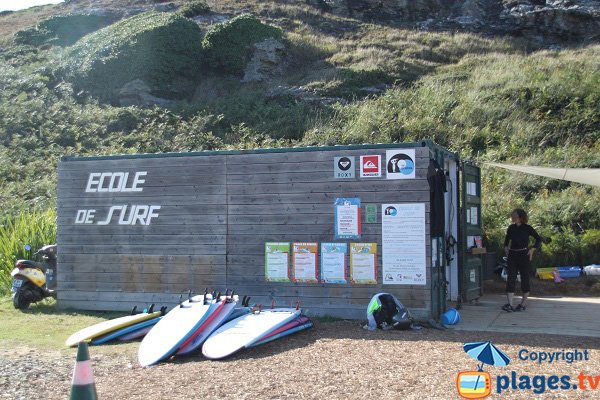 Ecole de surf sur la plage de Belle Ile - Donnant