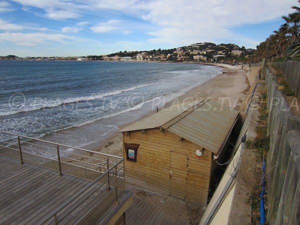 Restaurants et plages privées sur la plage Dorée à Sanary