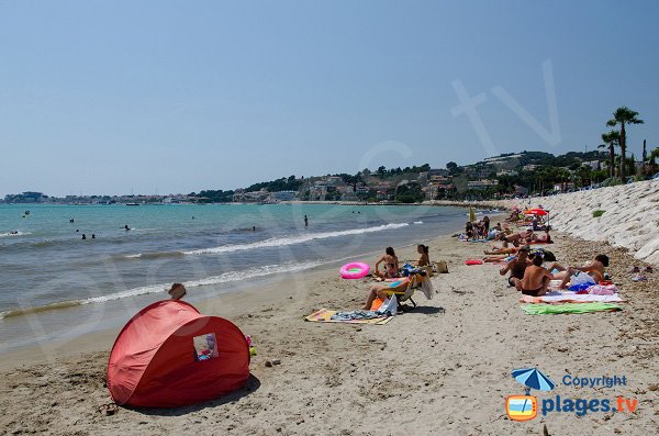 Vue sur Bandol depuis la première plage de Sanary