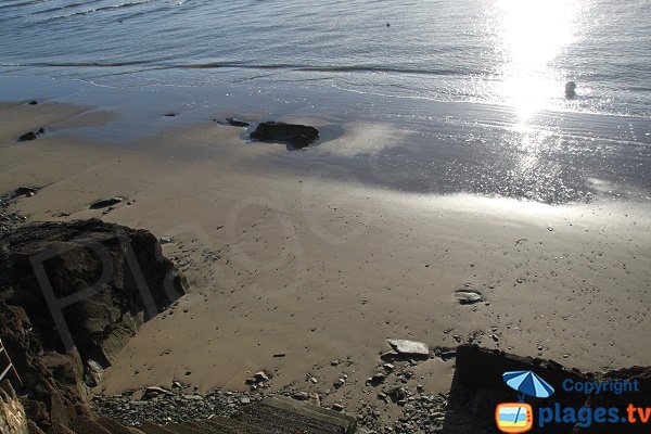 Plage à côté du port de Locquirec 29