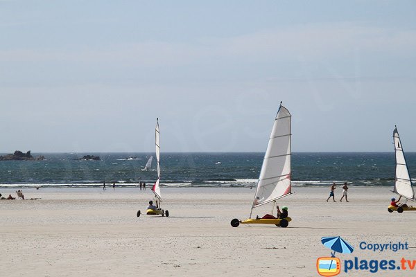 Sand yachting on the beach of Santec - Dossen