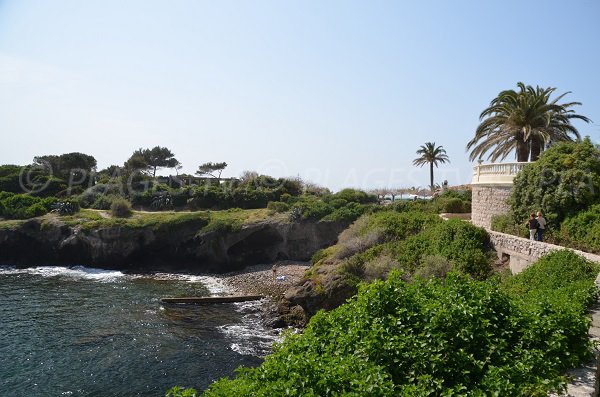 Sentiero del litorale di Cap d'Ail e spiaggia