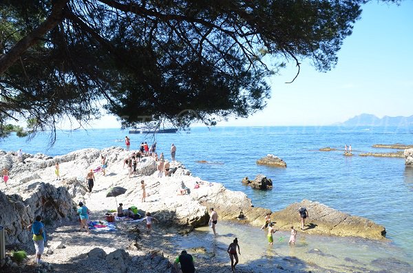 Rocks south-west of the island of Lérins (Sainte Marguerite)