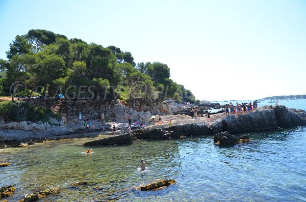 Rocks near the tip of the Dragon - Sainte marguerite island