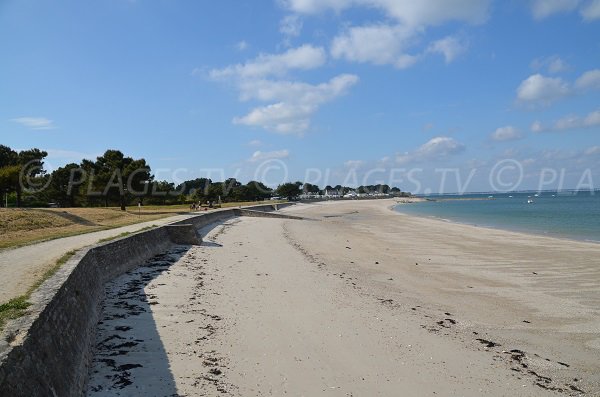 Sentier à côté de la plage de Saint Julien à Quiberon