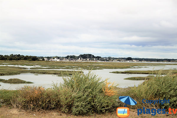 Plage à polders lors de la marée haute