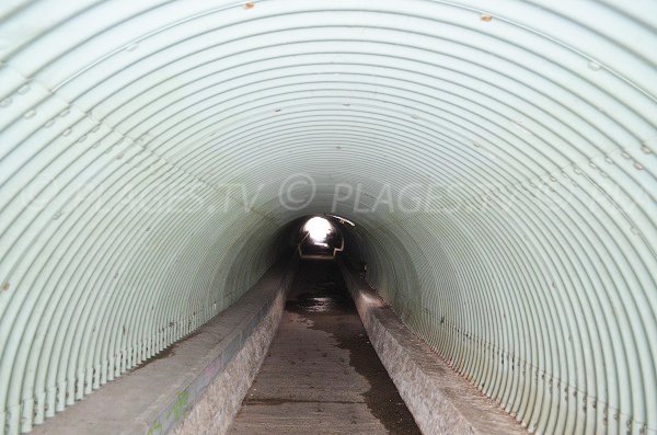  All'interno del tunnel della spiaggia Dunes