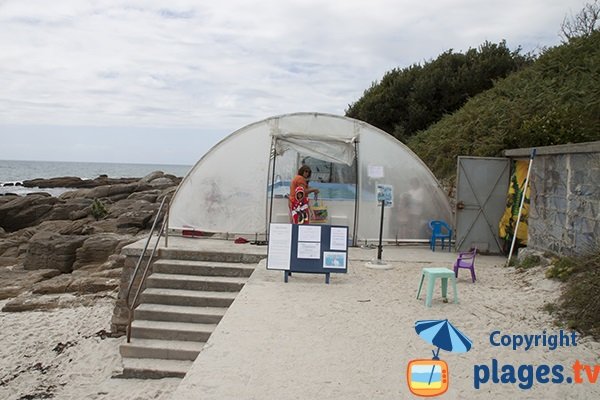 Piscine pour les enfants sur la plage des Dunes à Fouesnant