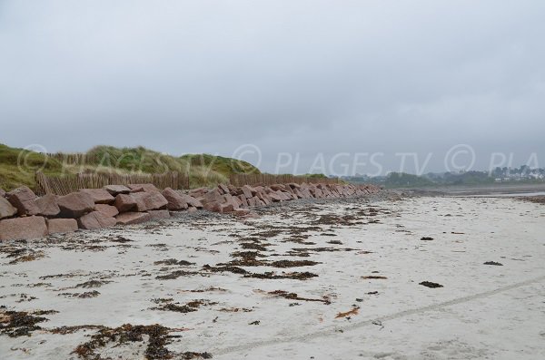 Dunes sur la plage de Penvénan