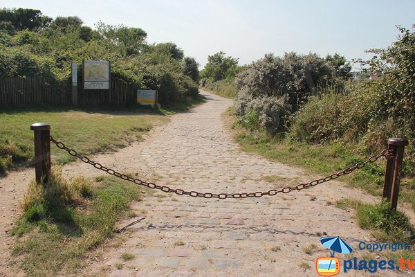 Sentier d'accès à la plage des dunes du Slack côté Ambleteuse