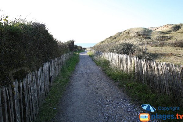 Sentier d'accès à la plage d'Ecault