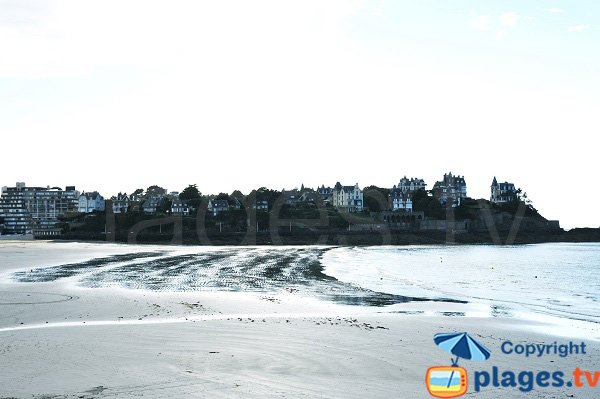 Ecluse Beach overlooking the tip Malouine (Dinard)