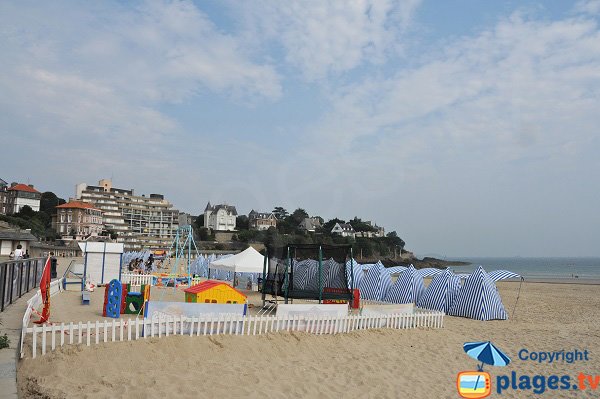 Club pour les enfants sur la plage de Dinard