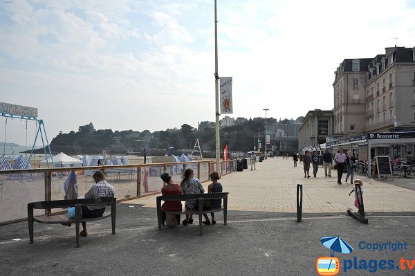 Pedestrian promenade along the beach in Dinard - town center