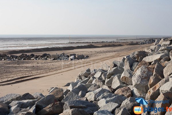 Beach near the sailing school of Coutainville