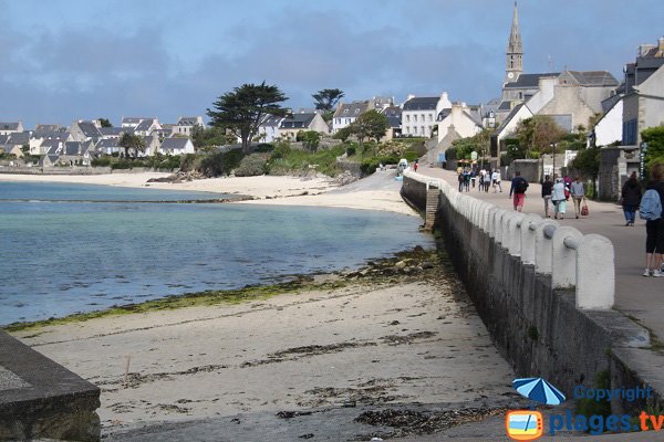 Plage à proximité du centre de l'ile de Batz