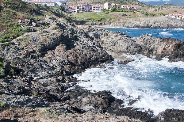 Criques et environnement de la plage d'En Baux à Port Vendres