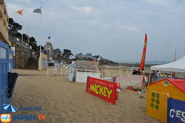 Club pour les enfants sur la plage d'Enogat à Dinard