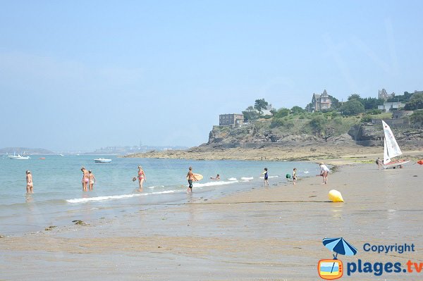 Plage de l'énogat en direction de la pointe de la Maloune - Dinard